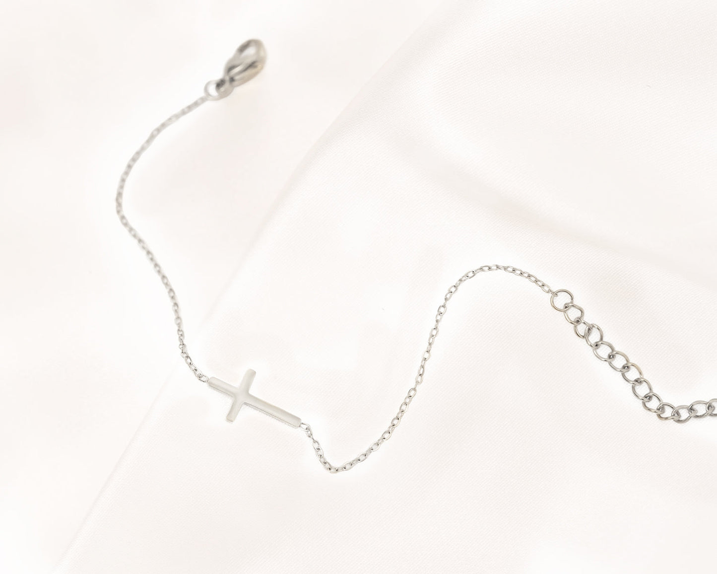 Gouden en zilveren kruis armband