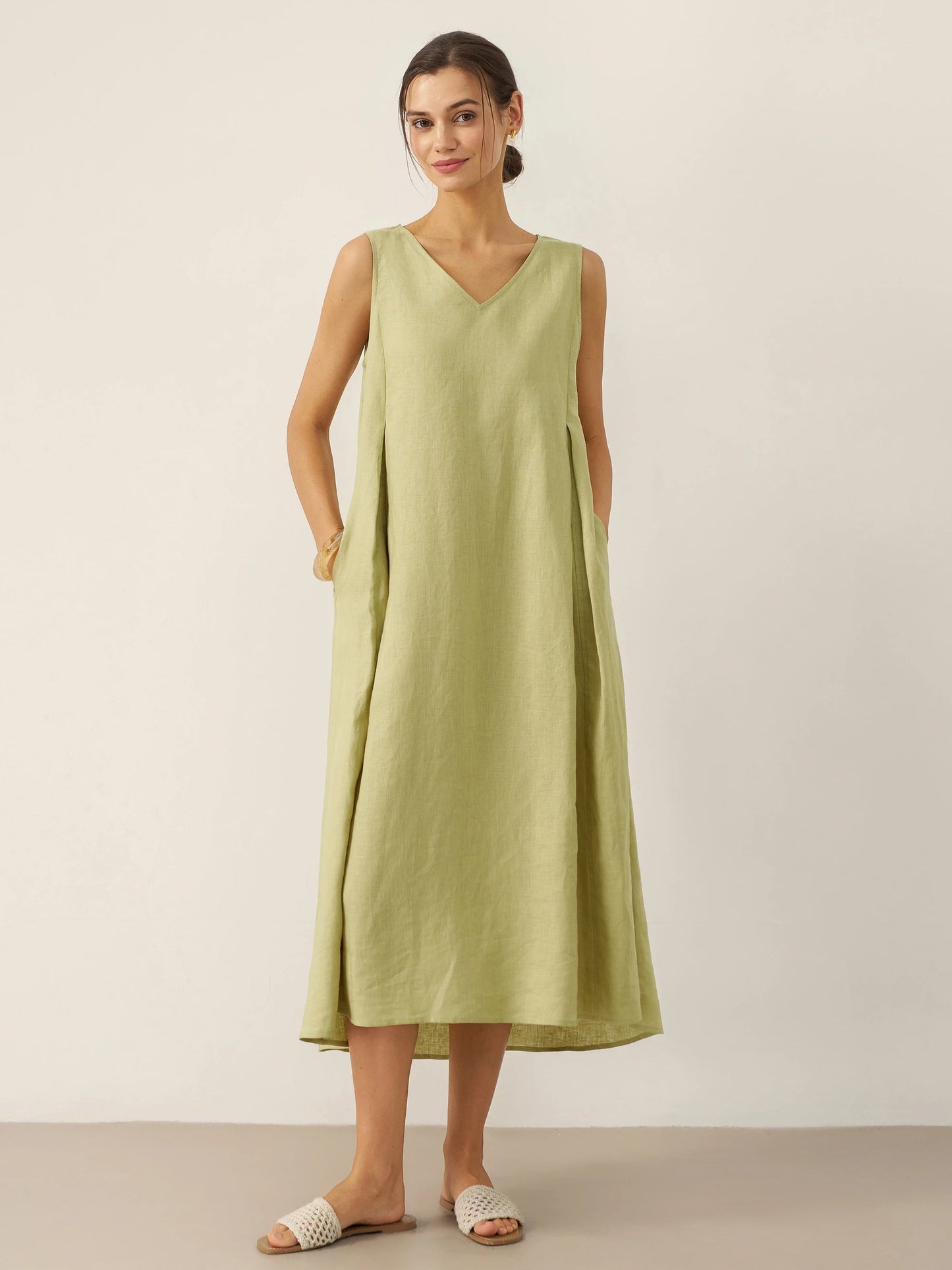 Lange mouwloze jurk met wijde mouwen voor een zomerse stijl