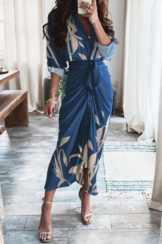 Met V-hals en elegante print