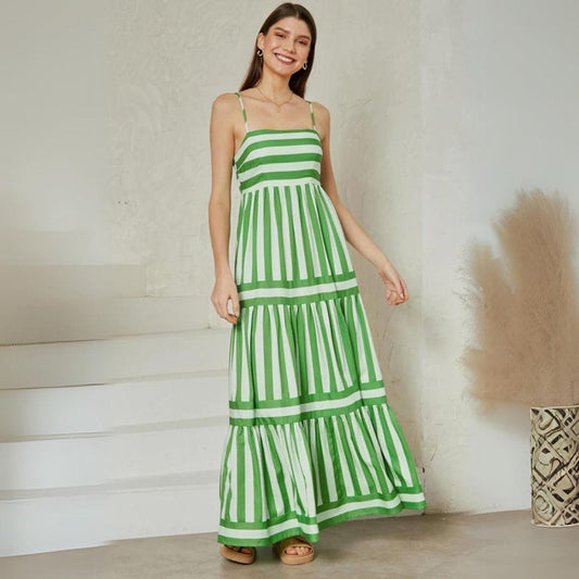 Soepelvallende maxi-jurk met dynamische gestreepte print