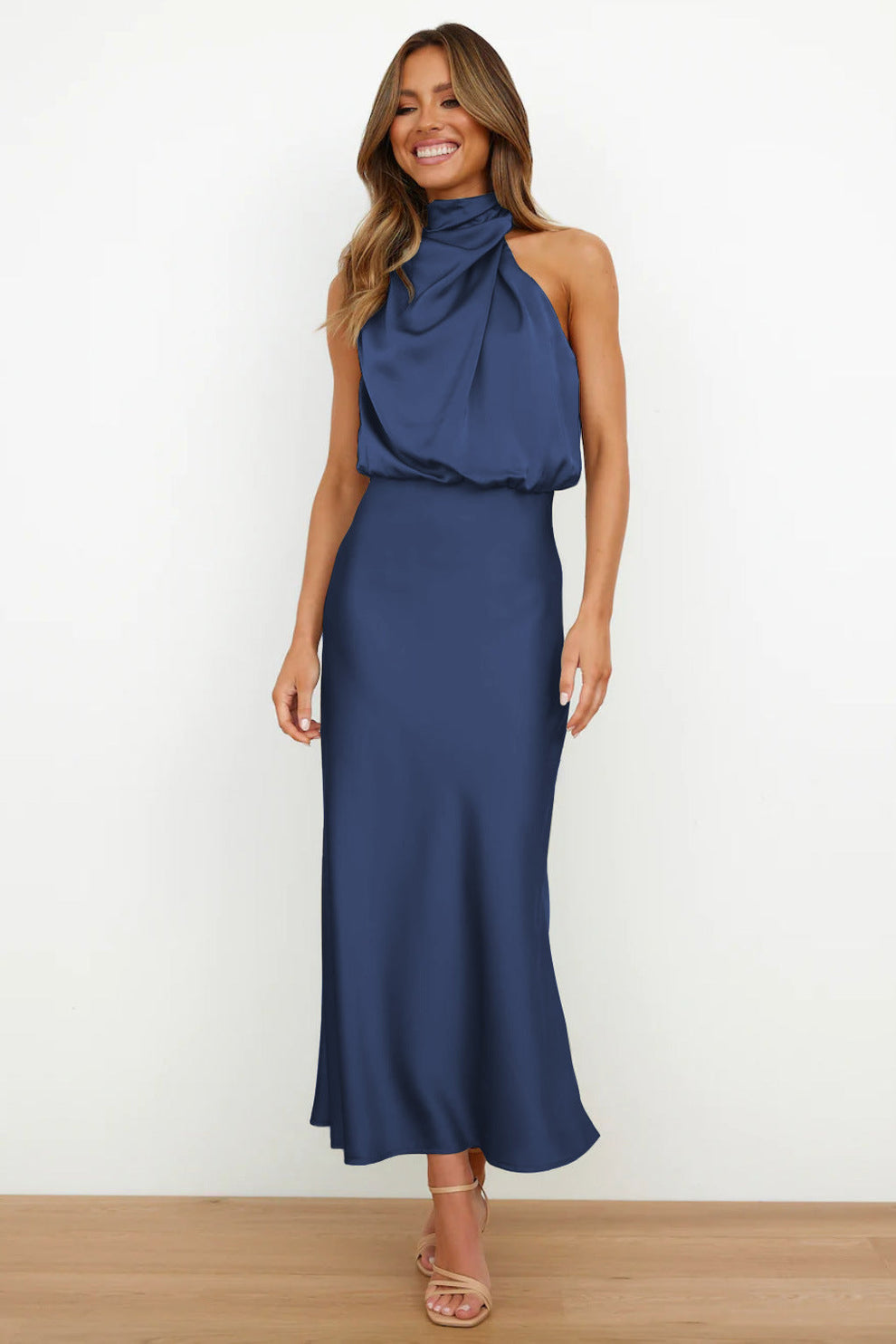 Elegante lange jurk met asymmetrische halslijn en verfijnd design