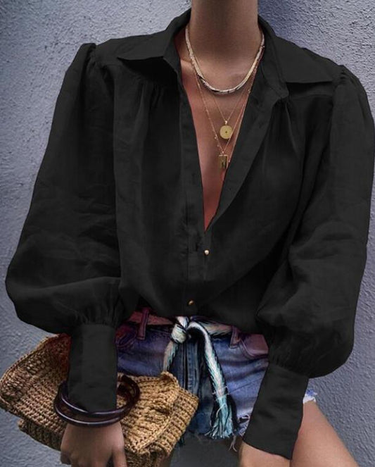 Laconieke blouse met diepe halslijn: de perfecte combinatie van comfort en stijl