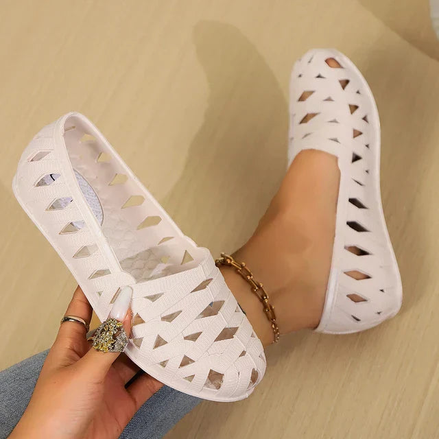 Modieuze zwarte plastic platte schoenen