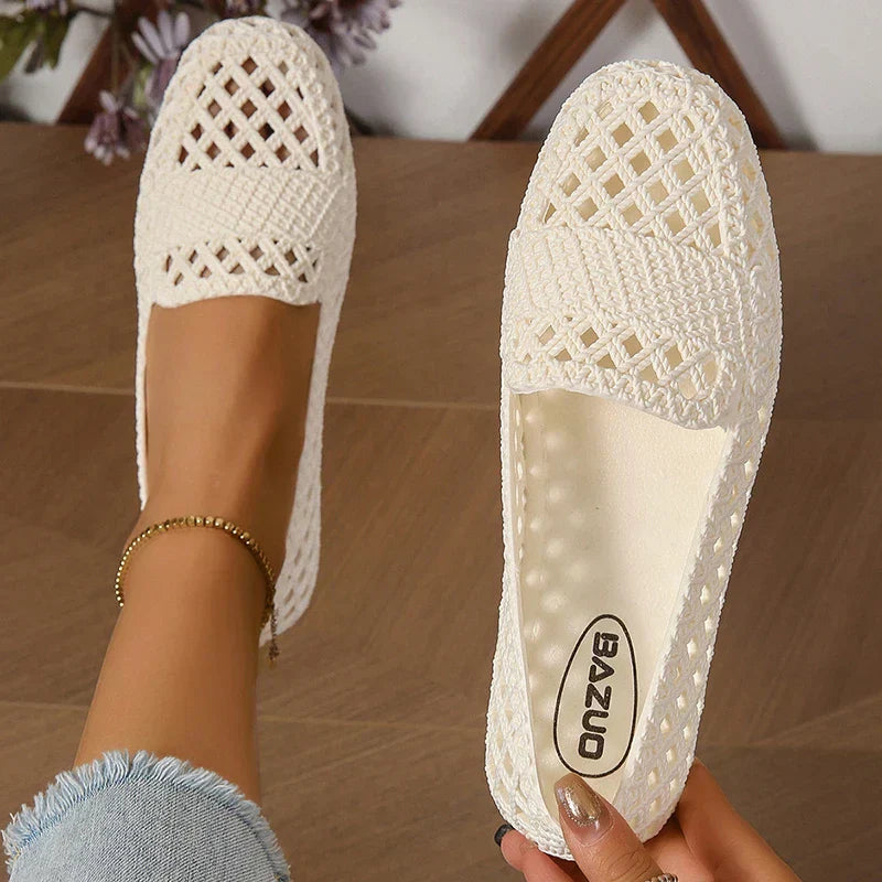 Modieuze zwarte plastic platte schoenen