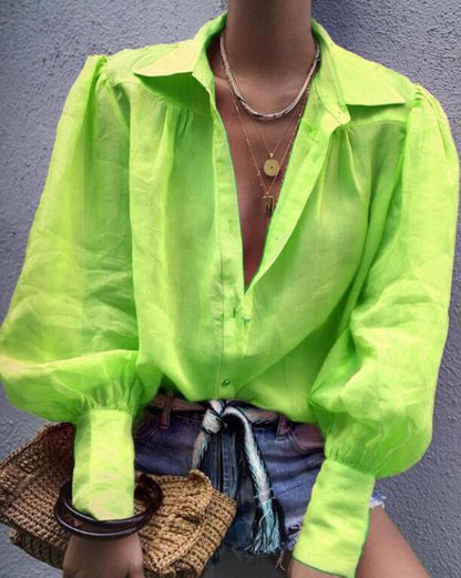 Laconieke blouse met diepe halslijn: de perfecte combinatie van comfort en stijl