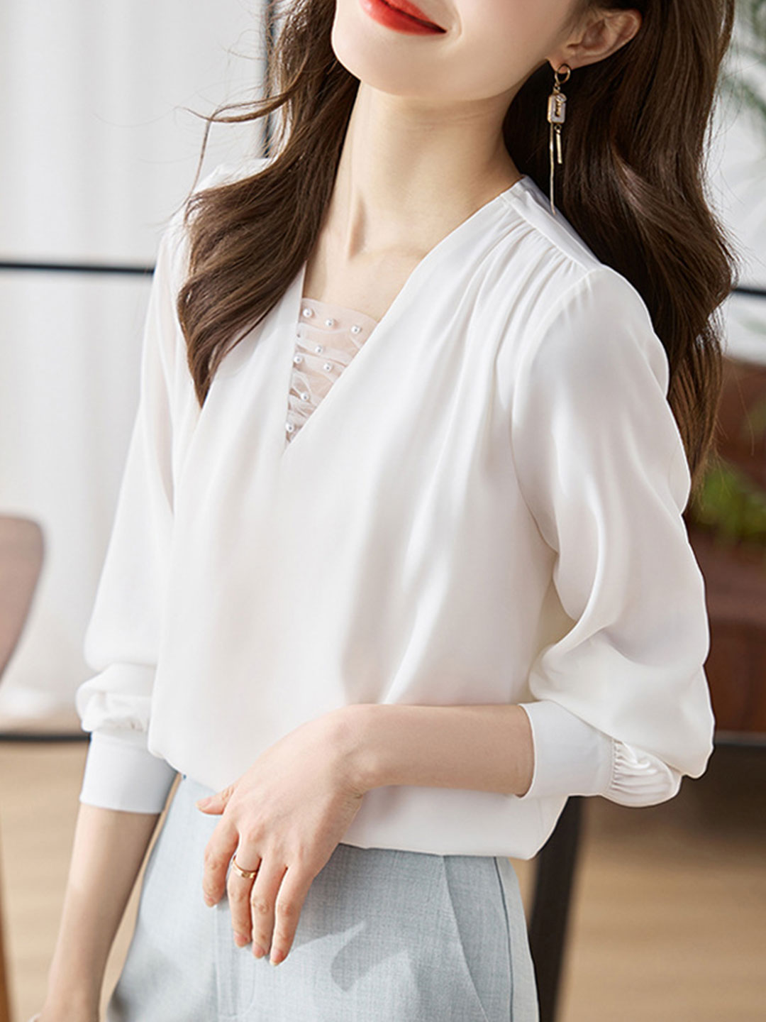 Faiza Blouse | Chiffon Blouse met lange mouwen en V-hals