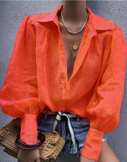 Laconieke blouse met diepe halslijn: de perfecte combinatie van comfort en stijl
