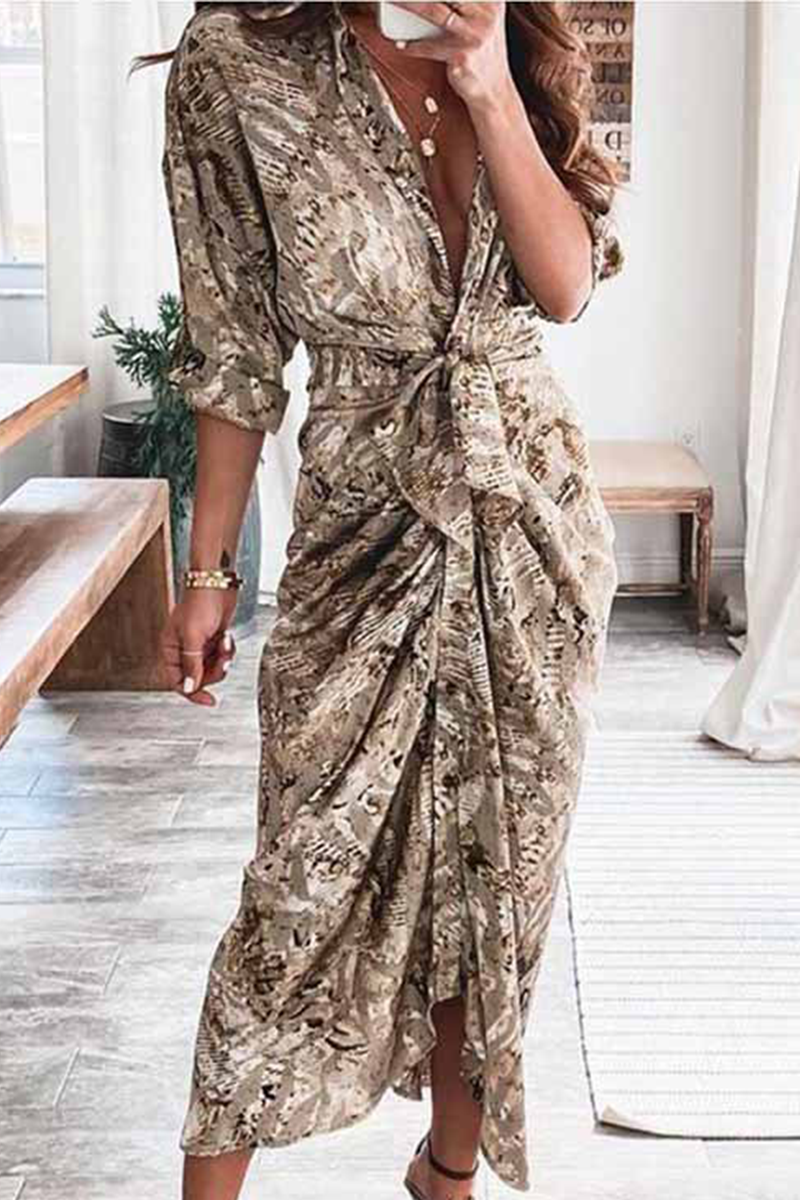 Met V-hals en elegante print