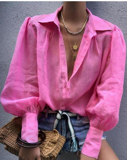Laconieke blouse met diepe halslijn: de perfecte combinatie van comfort en stijl