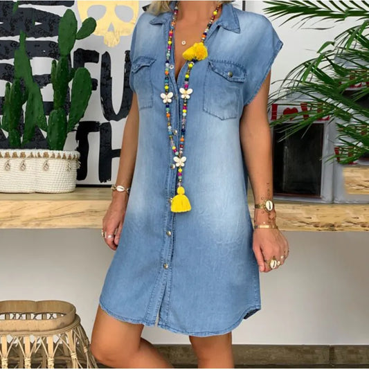 Mini jurkje zonder mouwen met knoopsluiting van verwassen denim