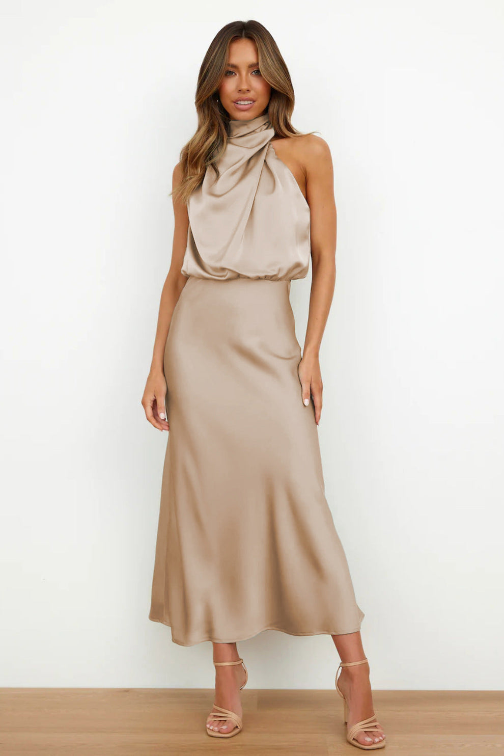 Elegante lange jurk met asymmetrische halslijn en verfijnd design