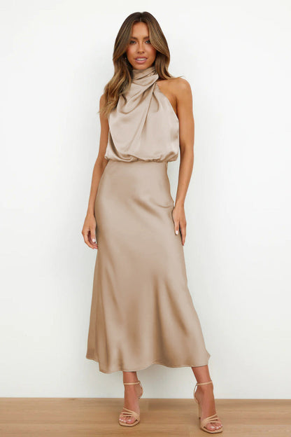 Elegante lange jurk met asymmetrische halslijn en verfijnd design