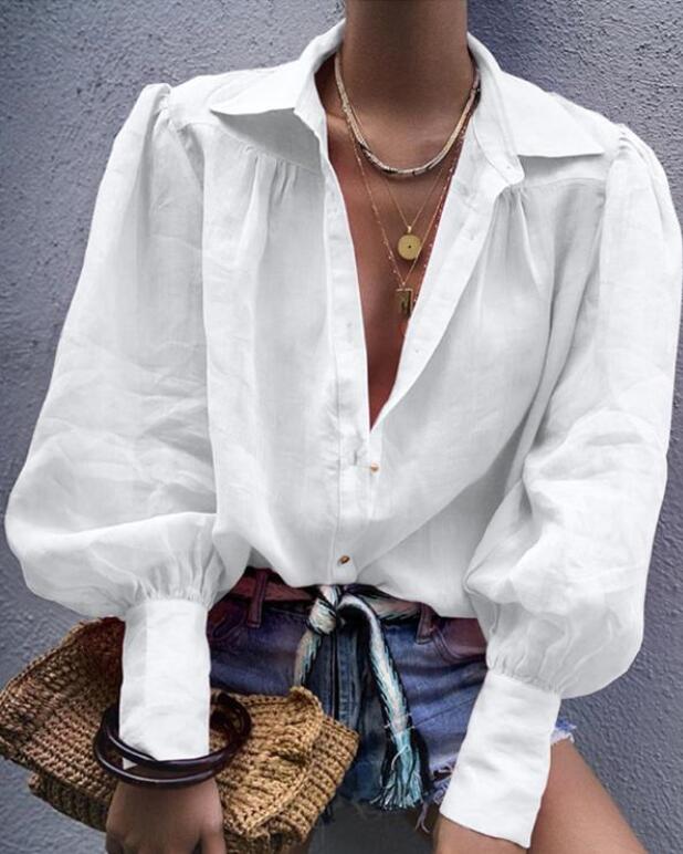 Laconieke blouse met diepe halslijn: de perfecte combinatie van comfort en stijl