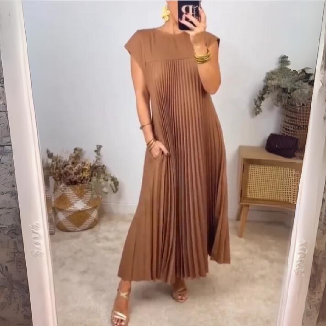 Lichte en elegante geplooide jurk