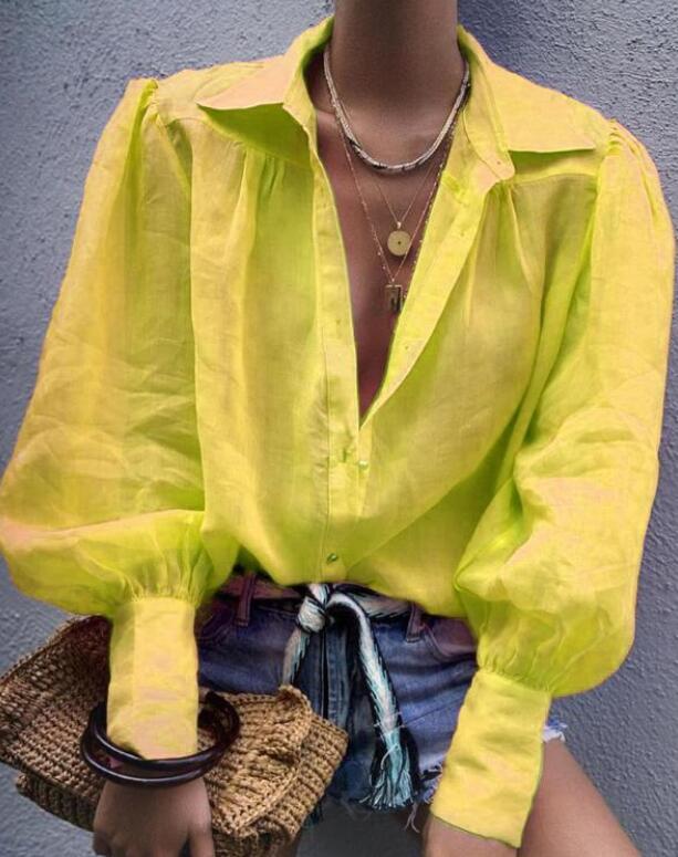 Laconieke blouse met diepe halslijn: de perfecte combinatie van comfort en stijl