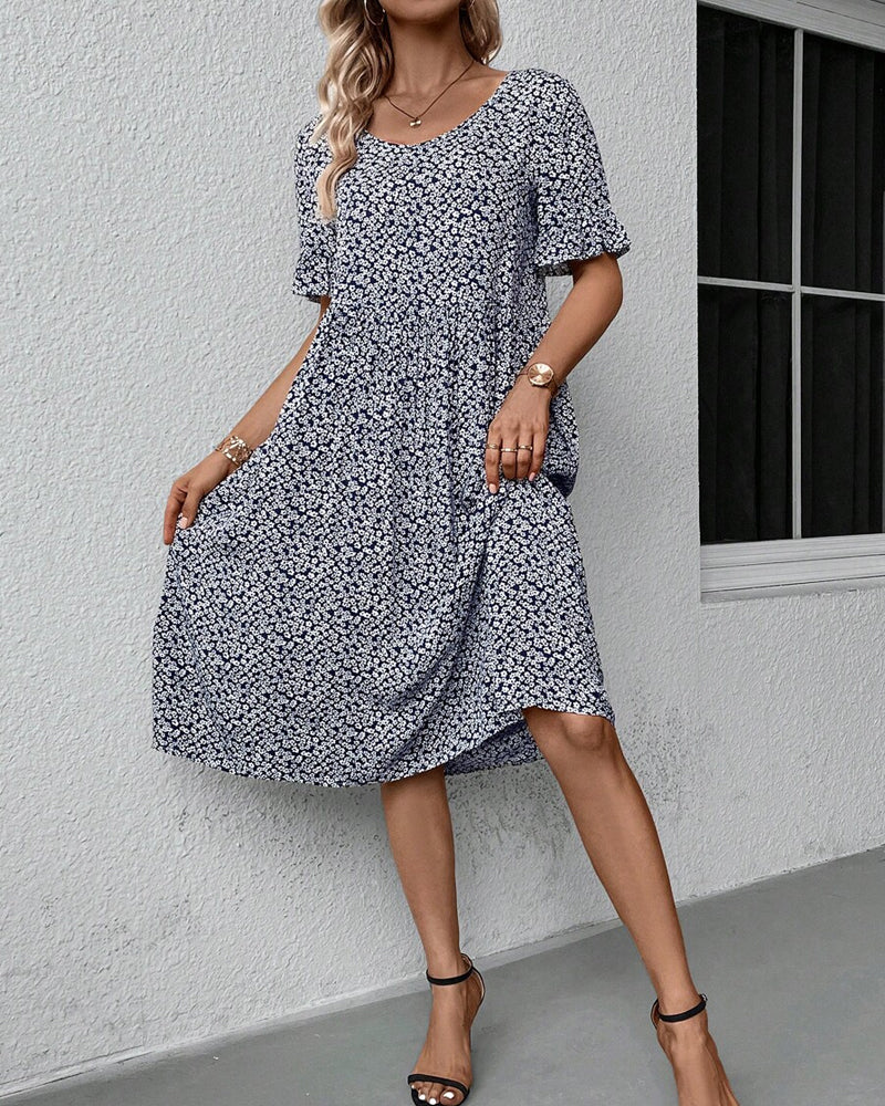 Elegante korte jurk met korte mouwen en subtiele bloemenprint