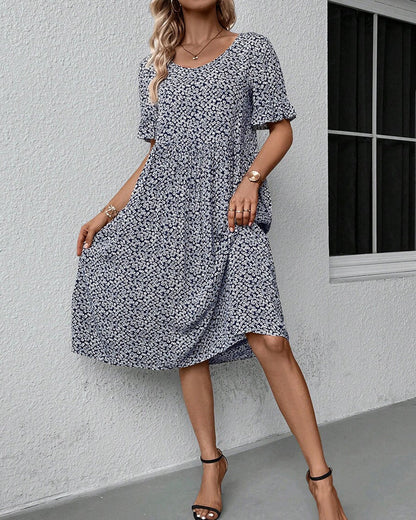 Elegante korte jurk met korte mouwen en subtiele bloemenprint