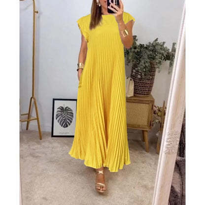 Casual midi-jurk met geplooid patroon, ideaal voor een moderne en ontspannen look.