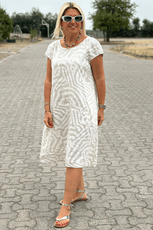 Bonnie - Halflange rayon jurk met zebraprint en ronde halslijn