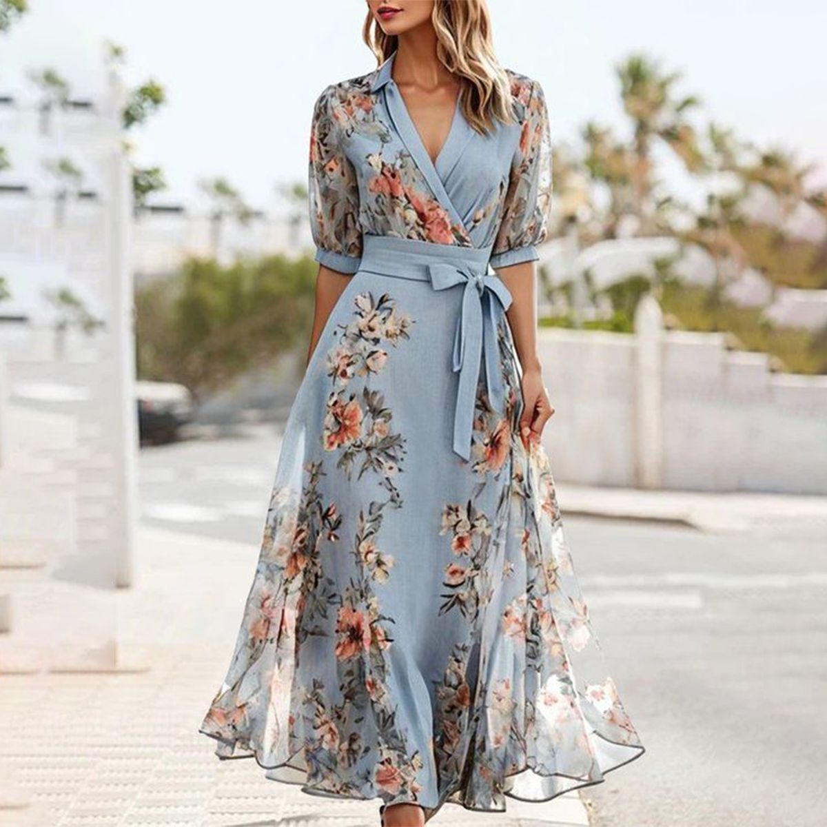 Levine - Blauwe midi-jurk met korte mouwen en puntige halslijn