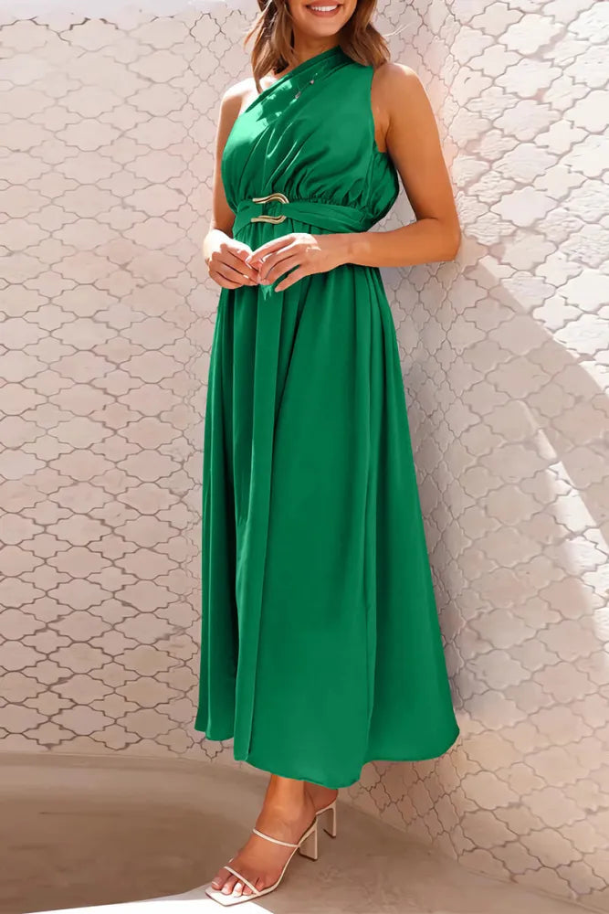 Norah - Elegante avondjurken met schuine halslijn en stevige metallic versieringen