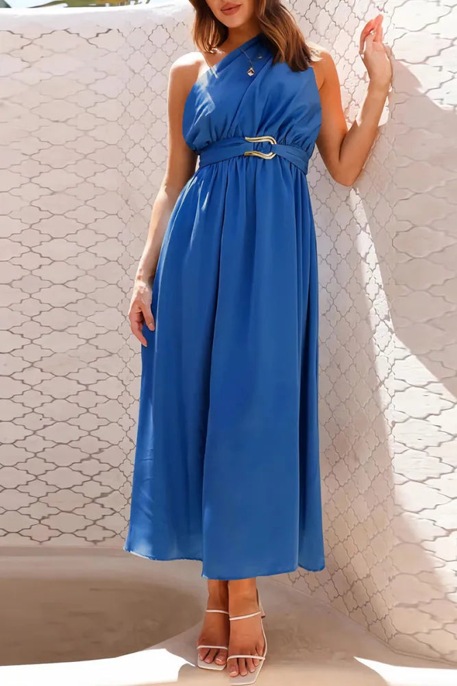Norah - Elegante avondjurken met schuine halslijn en stevige metallic versieringen