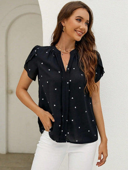 Brigitte | Charmante Blouse met Hartjesprint en V-Hals