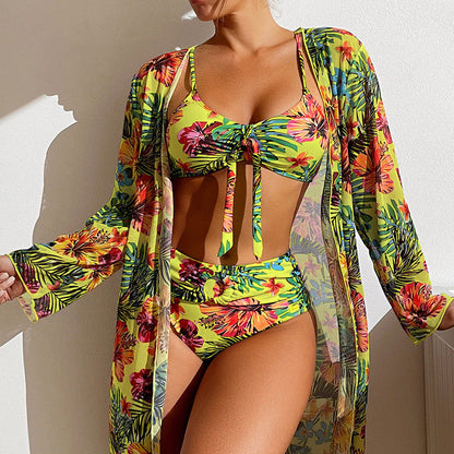 Sexy bikini met dromerige drapering