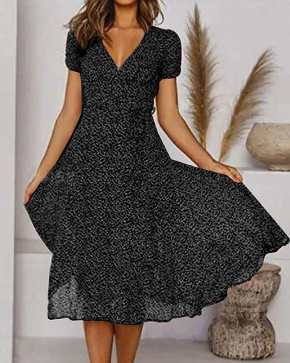 Paloma - V-hals jurk met korte mouwen, bedrukt chiffon