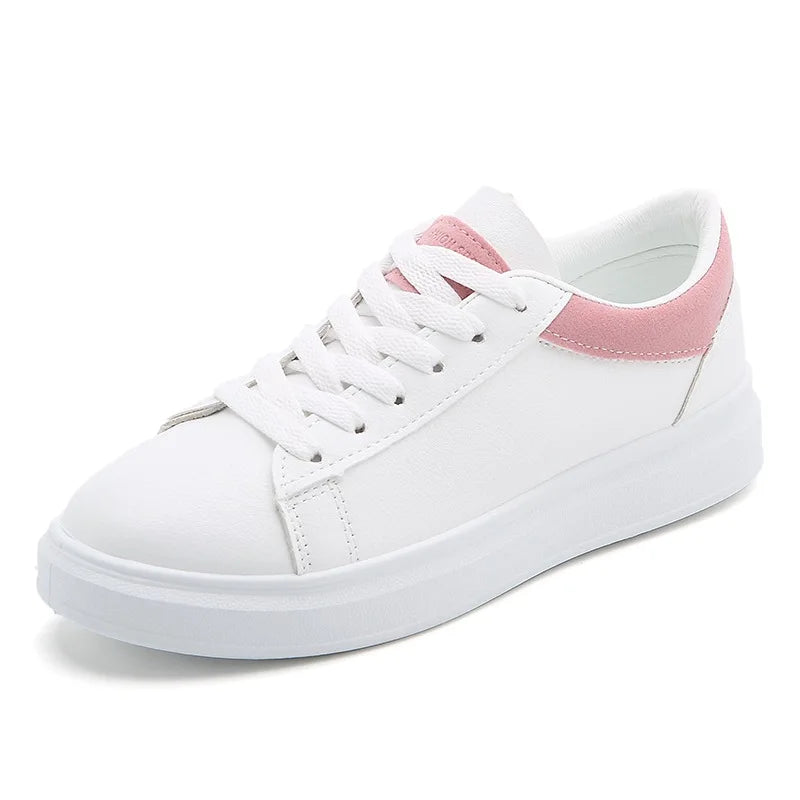 Moderne en trendy witte sneakers