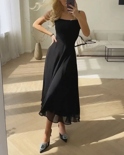 Sadella - Elegante voile jurk met vierkante kraag en effen kleur