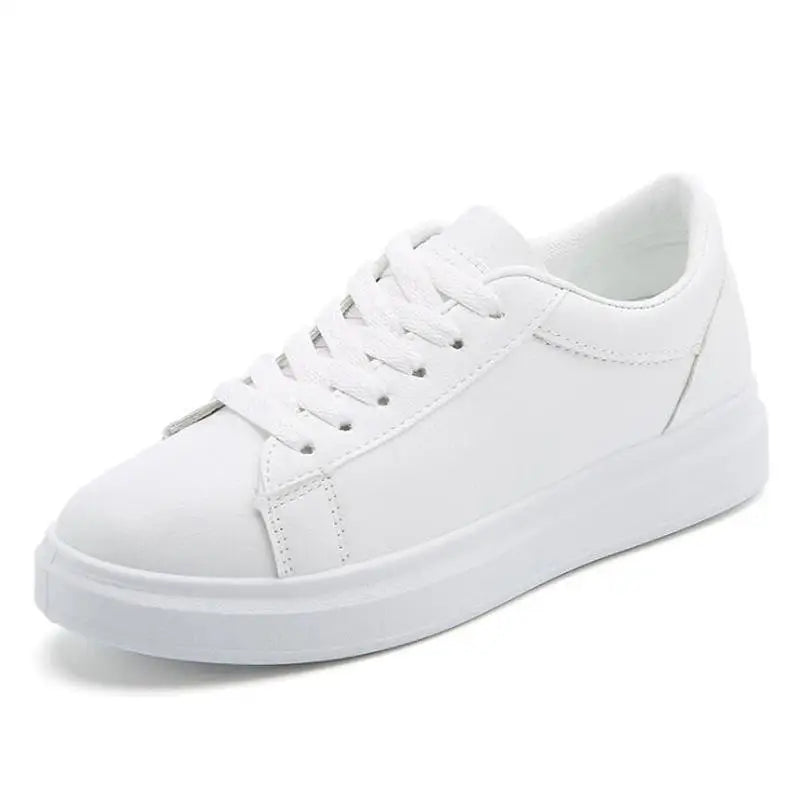 Moderne en trendy witte sneakers