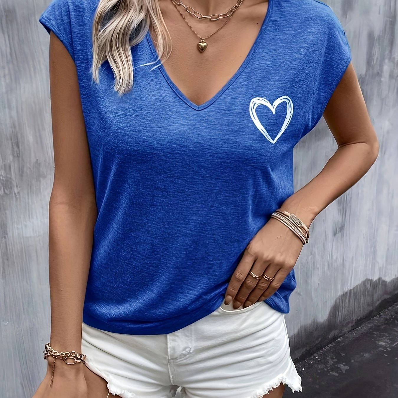 T-shirt met Hartprint – V-hals & Korte Mouwen voor Gemak
