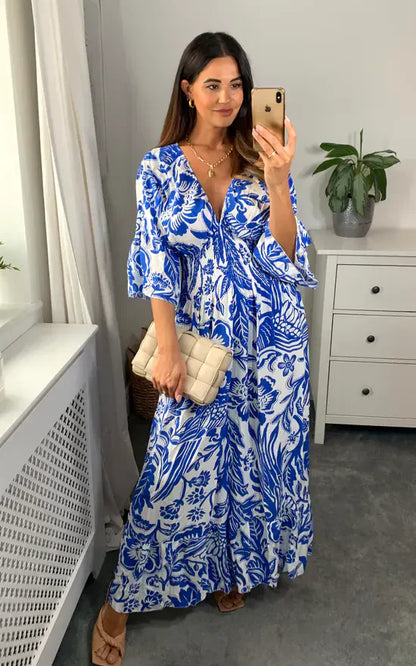 Lange jurk met V-hals en bloemenprint in blauw en wit