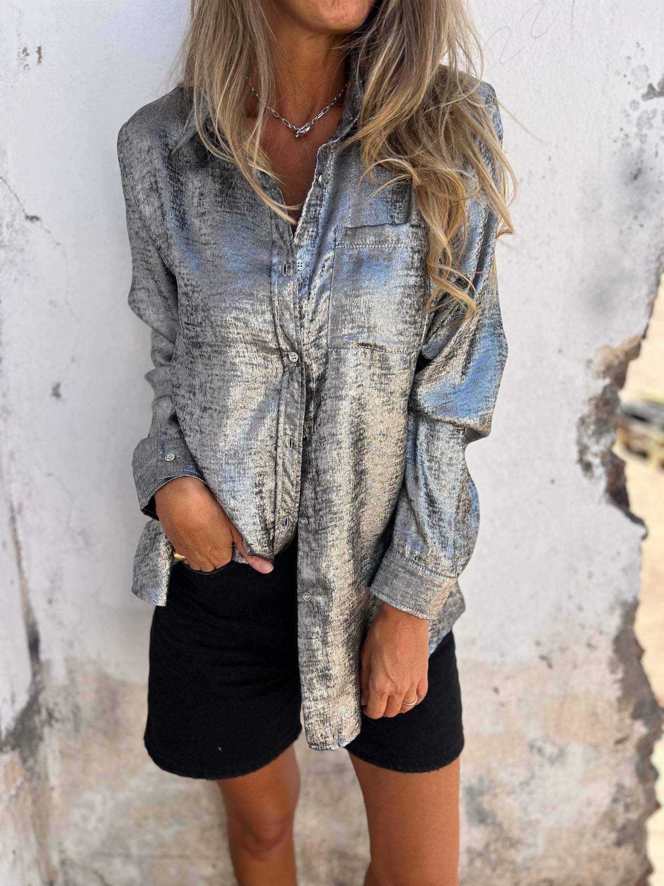 Metalen damesblouse met kraag
