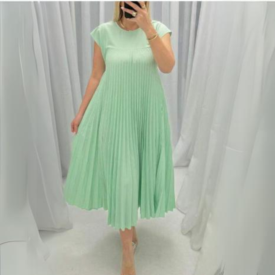 Lichte en elegante geplooide jurk